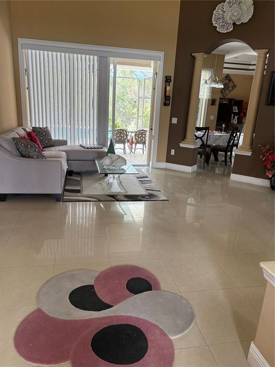 En Renta: $4,000 (4 camas, 3 baños, 2332 Pies cuadrados)