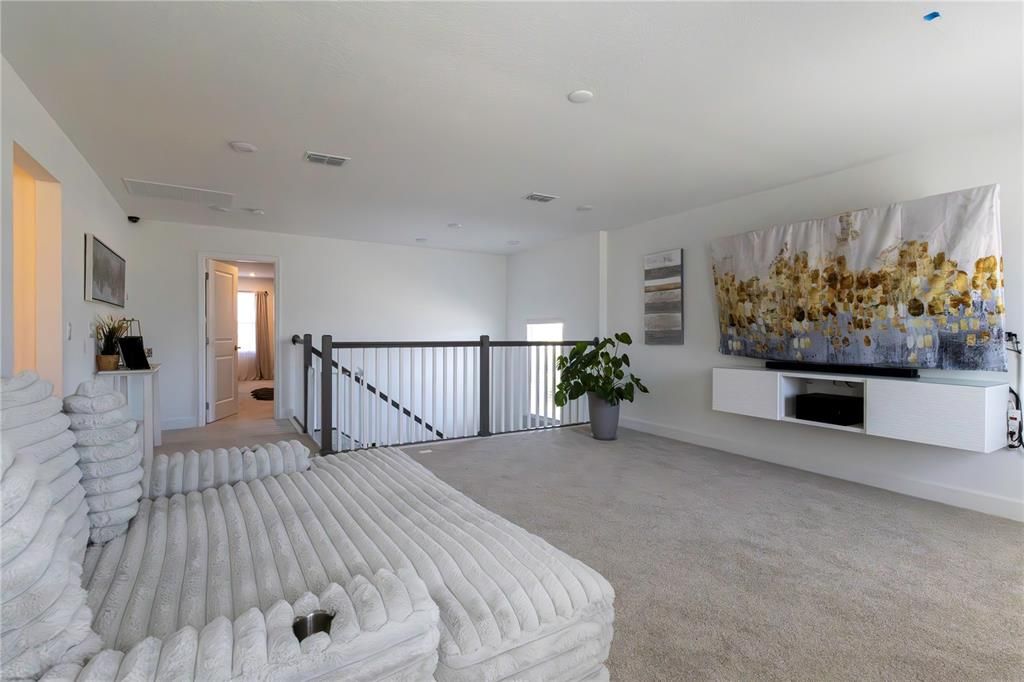 For Rent: $4,100 (6 beds, 4 baths, 3299 Square Feet)