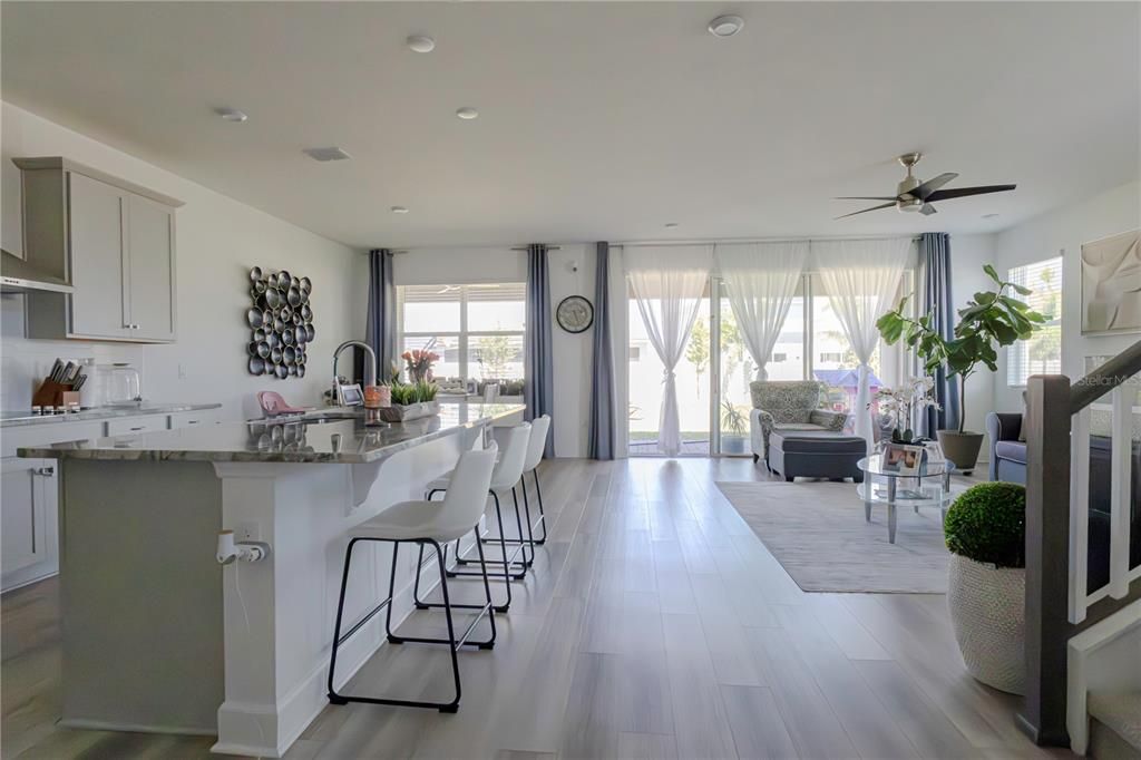 For Rent: $4,100 (6 beds, 4 baths, 3299 Square Feet)