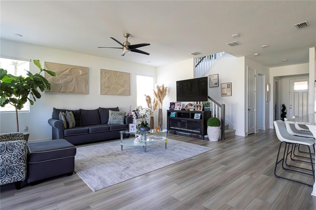 For Rent: $4,100 (6 beds, 4 baths, 3299 Square Feet)