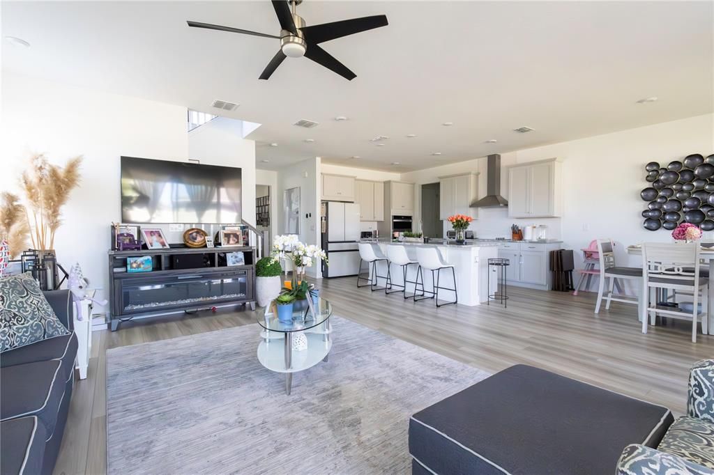 For Rent: $4,100 (6 beds, 4 baths, 3299 Square Feet)