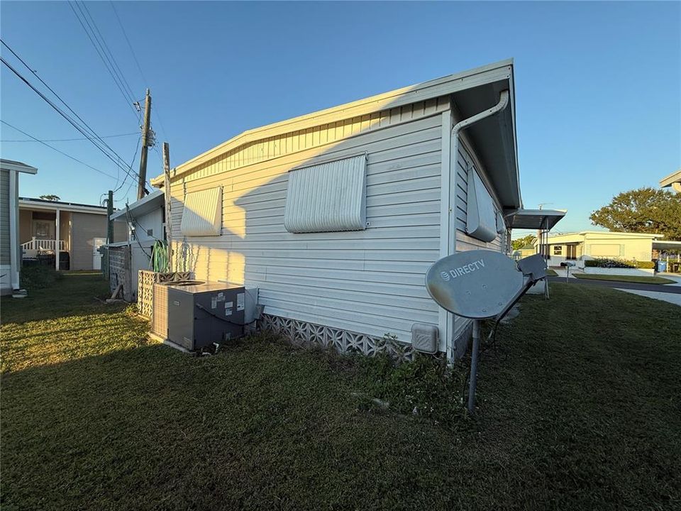 For Sale: $150,000 (2 beds, 2 baths, 880 Square Feet)