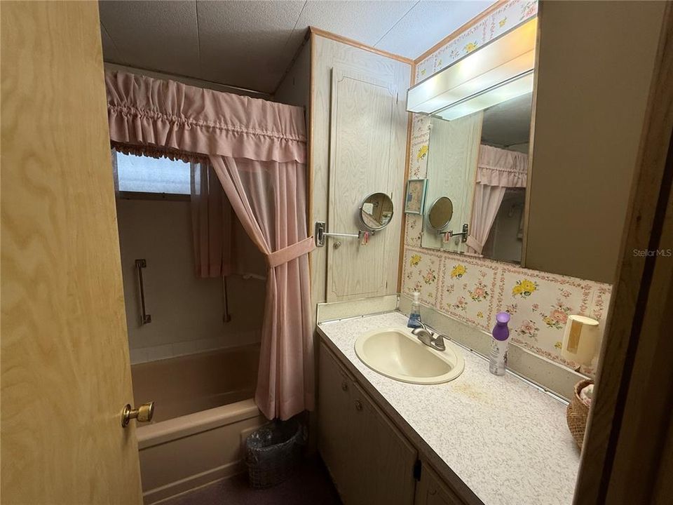 For Sale: $150,000 (2 beds, 2 baths, 880 Square Feet)