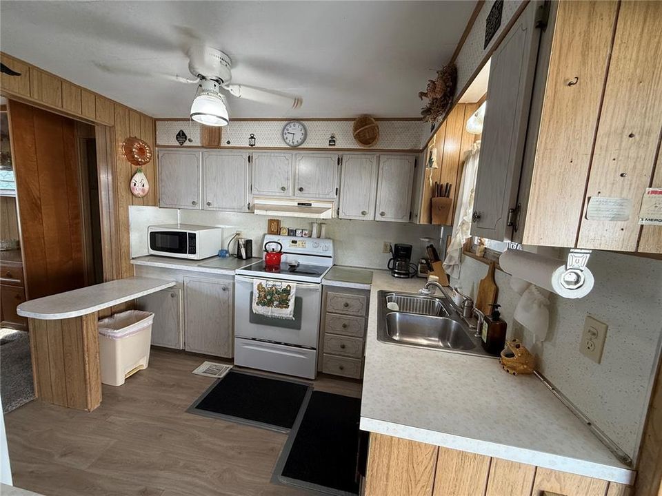 For Sale: $150,000 (2 beds, 2 baths, 880 Square Feet)