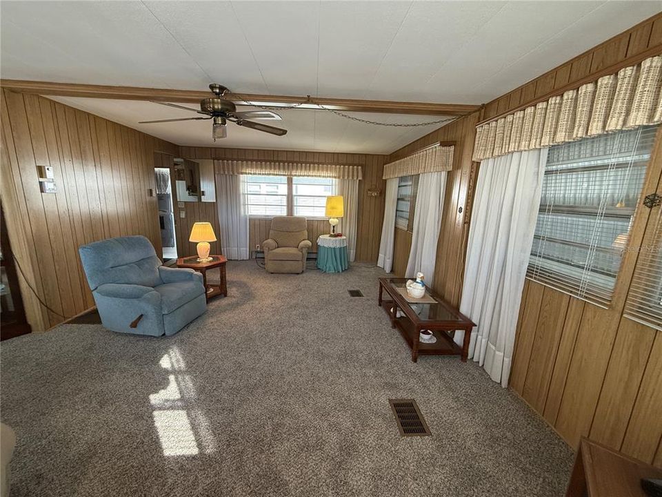 For Sale: $150,000 (2 beds, 2 baths, 880 Square Feet)