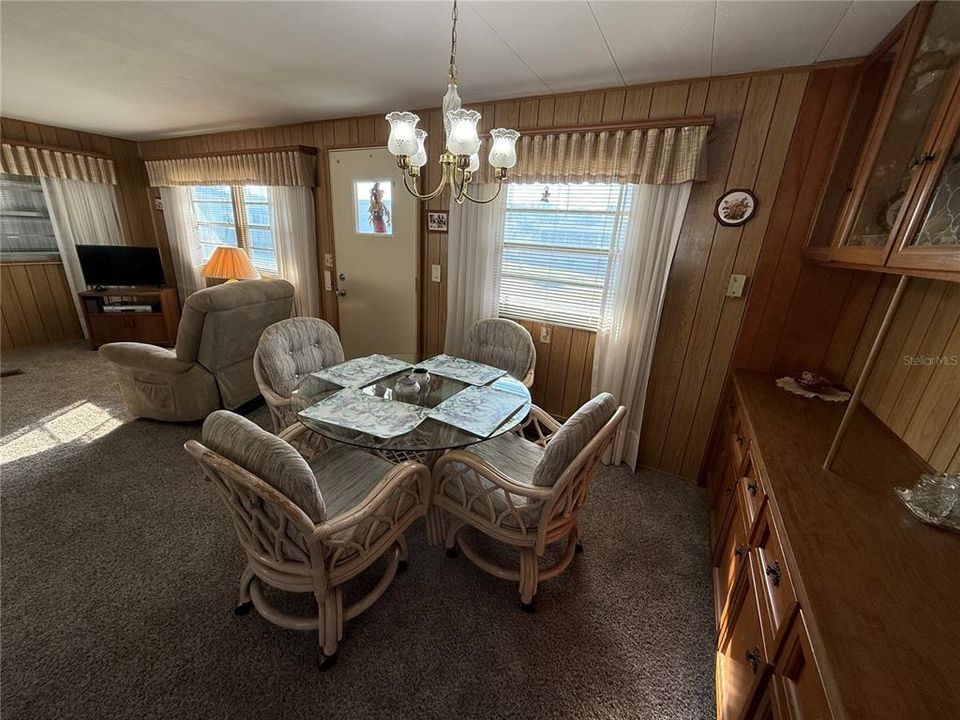 For Sale: $150,000 (2 beds, 2 baths, 880 Square Feet)