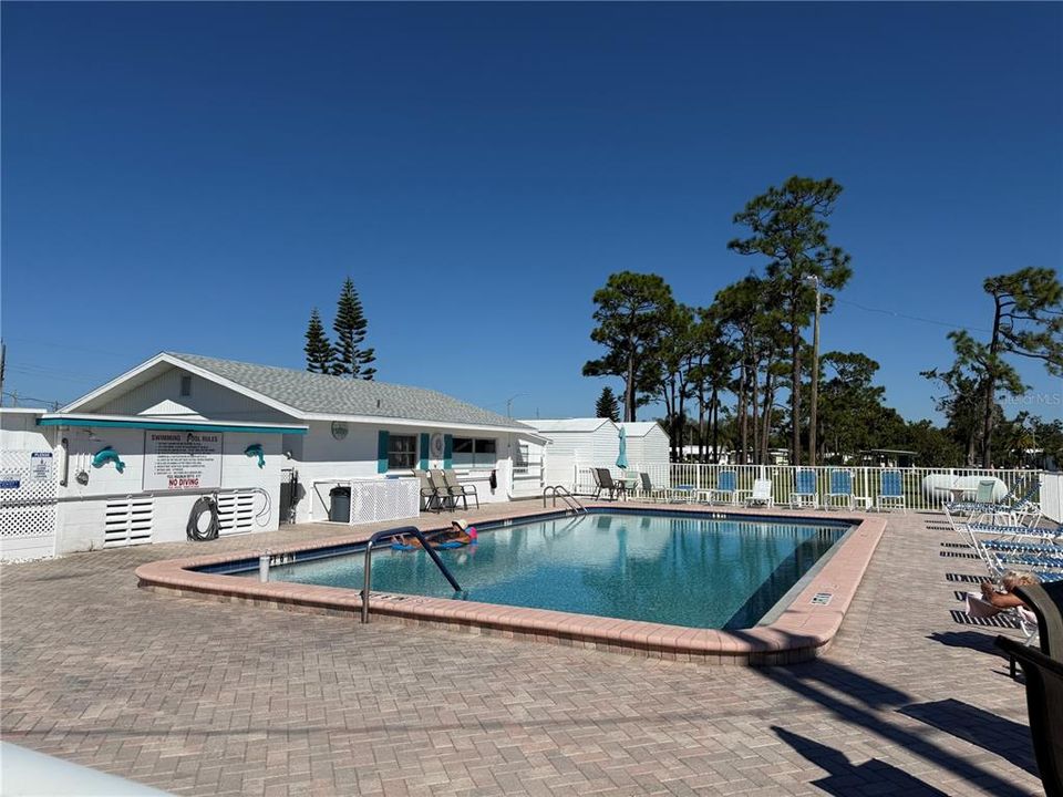 For Sale: $150,000 (2 beds, 2 baths, 880 Square Feet)