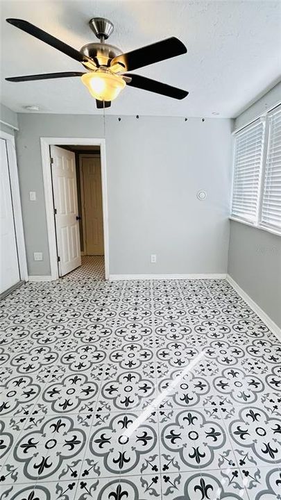 Под контрактом: $366,000 (3 спален, 2 ванн, 1054 Квадратных фут)