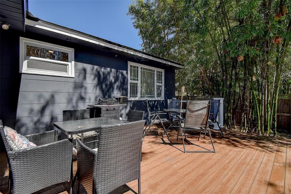 Под контрактом: $366,000 (3 спален, 2 ванн, 1054 Квадратных фут)