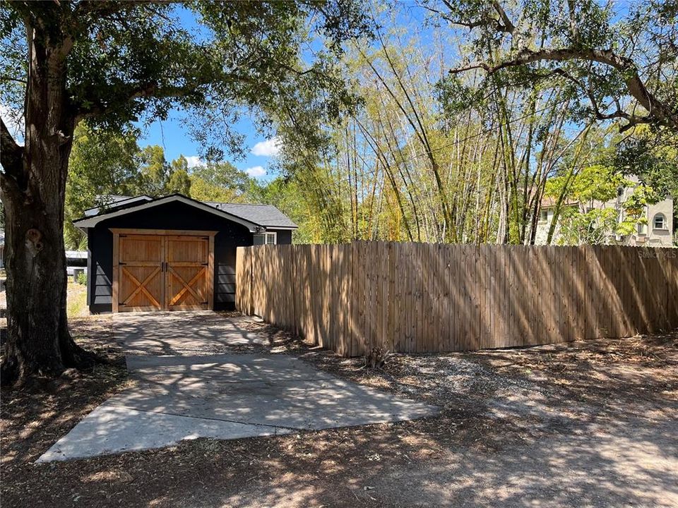 Под контрактом: $366,000 (3 спален, 2 ванн, 1054 Квадратных фут)