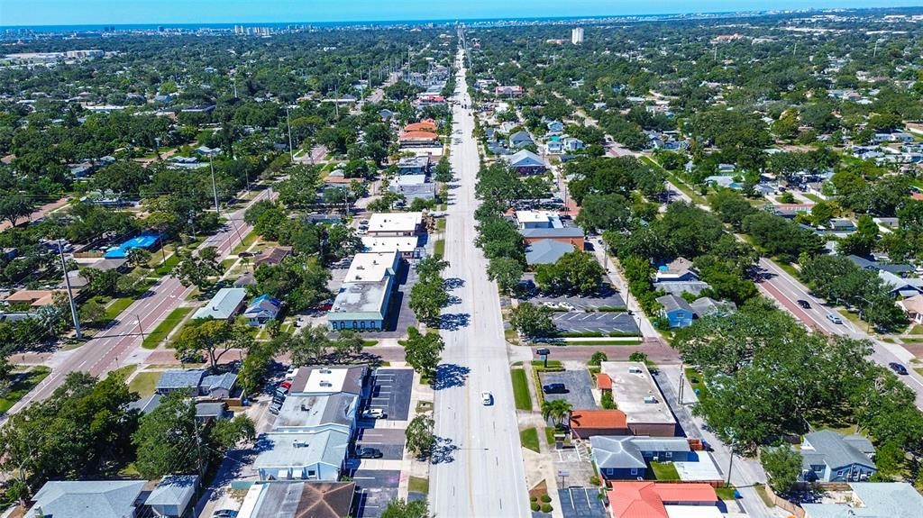 Под контрактом: $366,000 (3 спален, 2 ванн, 1054 Квадратных фут)