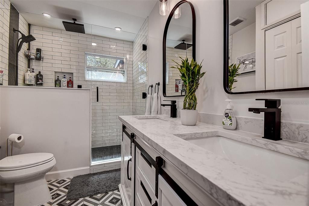 Под контрактом: $366,000 (3 спален, 2 ванн, 1054 Квадратных фут)