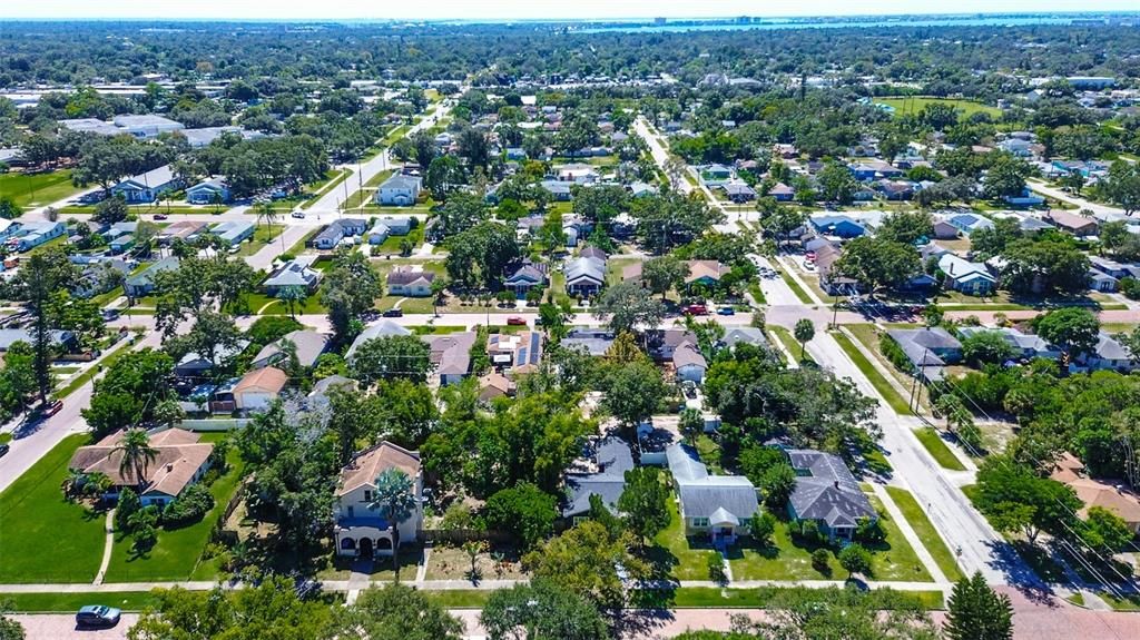 Под контрактом: $366,000 (3 спален, 2 ванн, 1054 Квадратных фут)