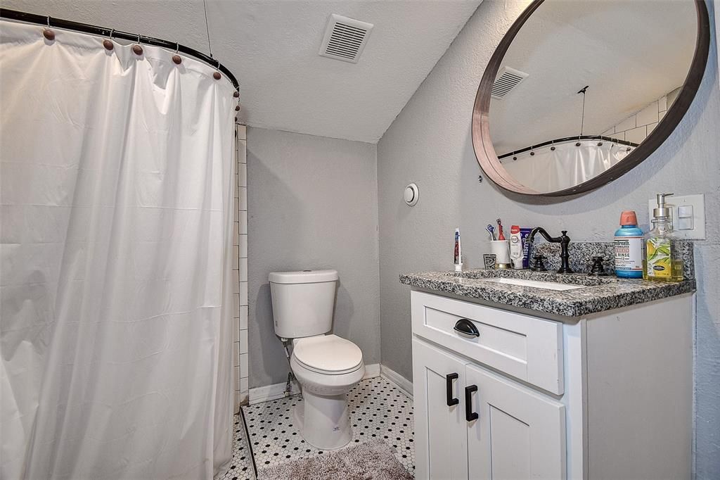 Под контрактом: $366,000 (3 спален, 2 ванн, 1054 Квадратных фут)