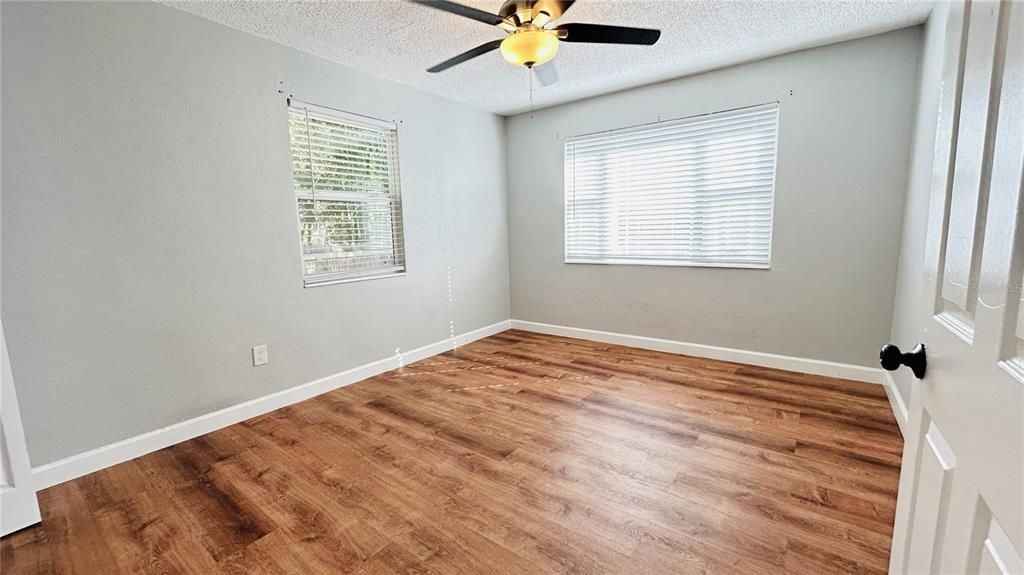 Под контрактом: $366,000 (3 спален, 2 ванн, 1054 Квадратных фут)