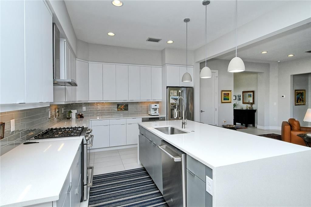 Active With Contract: $799,000 (3 beds, 3 baths, 2204 Square Feet)