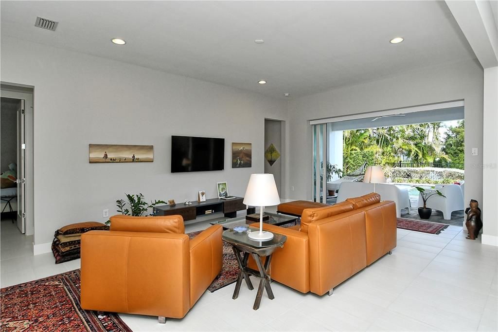 Active With Contract: $799,000 (3 beds, 3 baths, 2204 Square Feet)