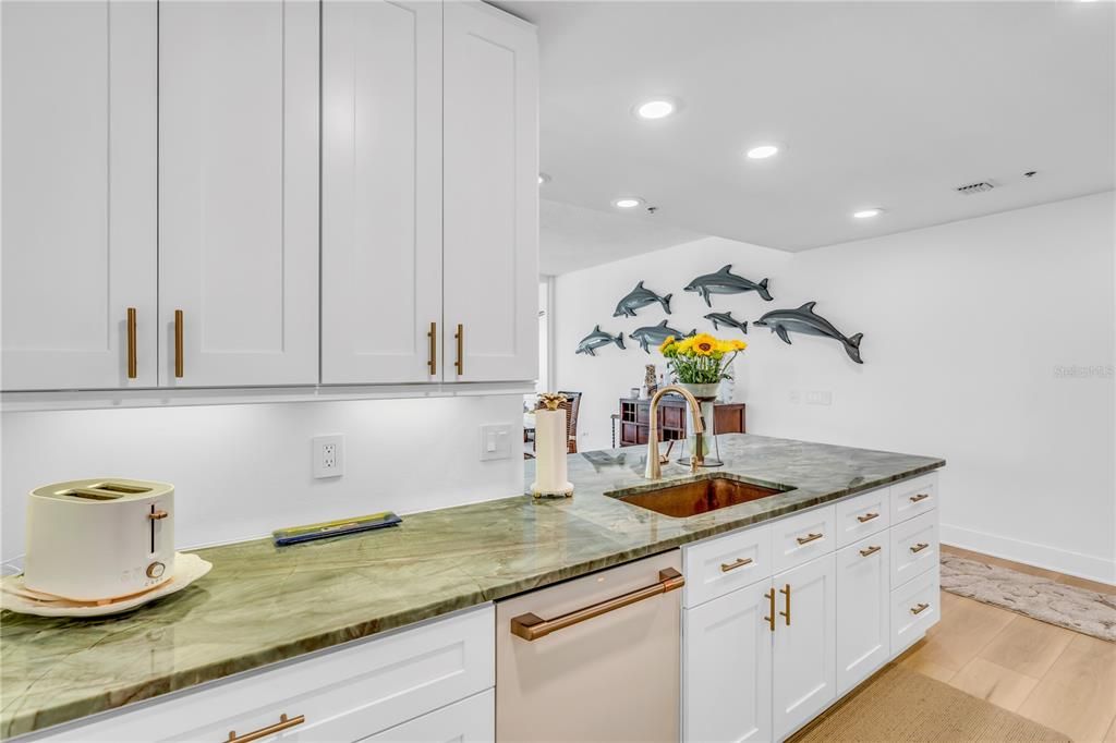 В аренду: $9,000 (2 спален, 2 ванн, 1514 Квадратных фут)