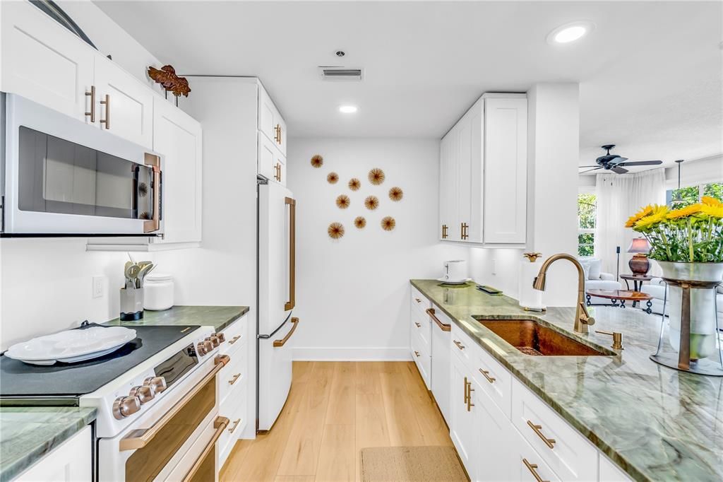 В аренду: $9,000 (2 спален, 2 ванн, 1514 Квадратных фут)