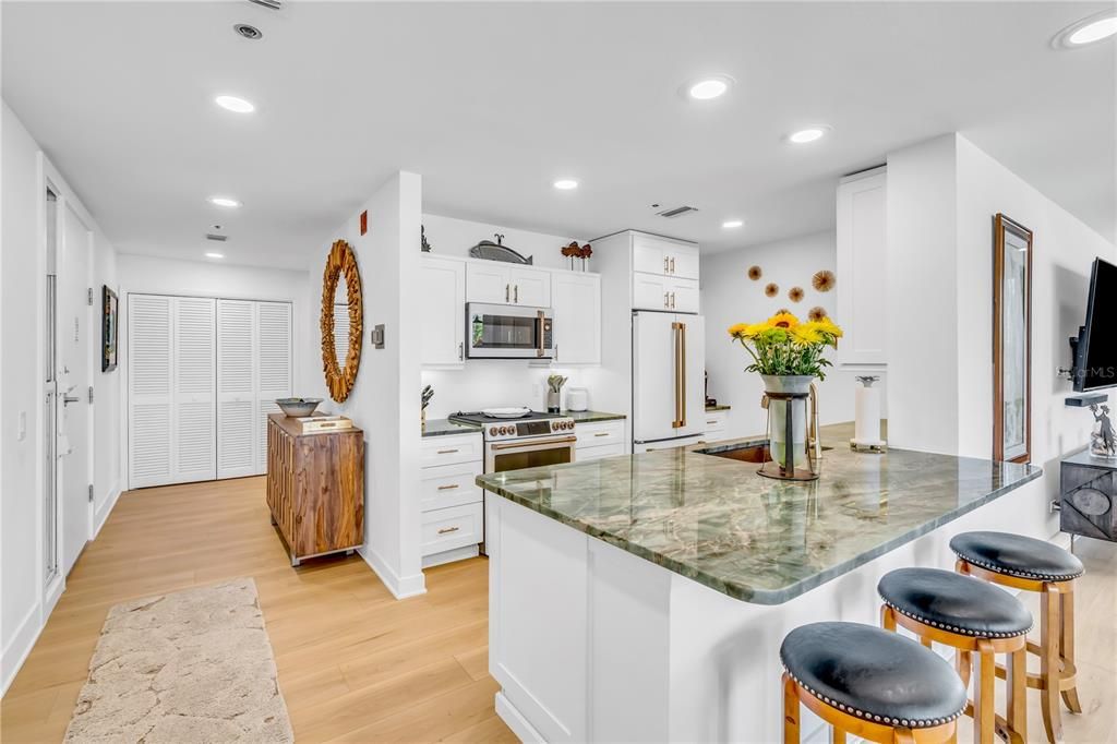 В аренду: $9,000 (2 спален, 2 ванн, 1514 Квадратных фут)