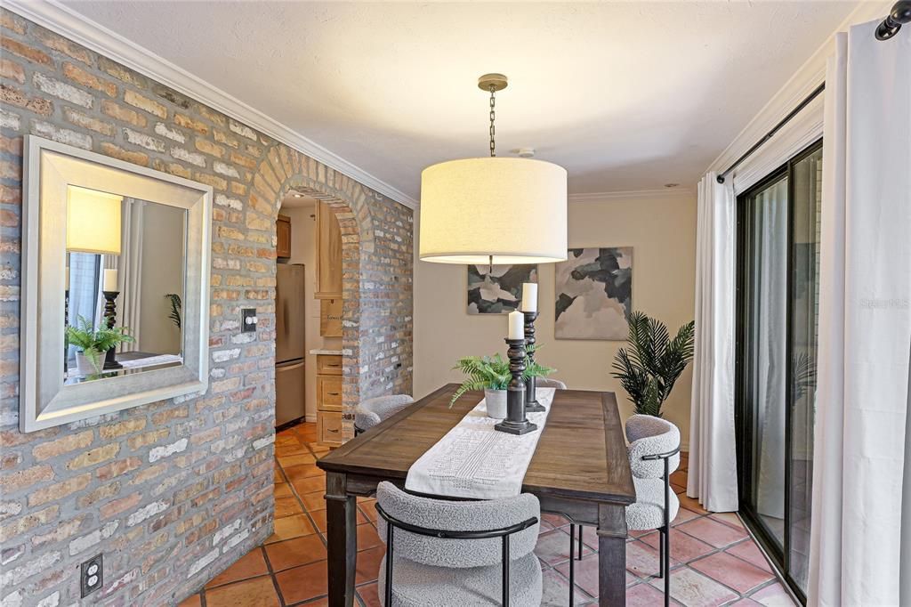 出租: $3,500 (2 贝兹, 1 浴室, 1122 平方英尺)