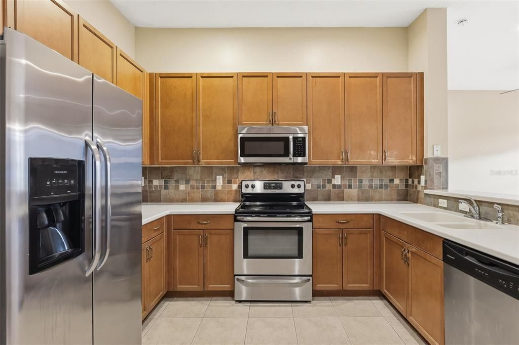 En Venta: $639,900 (5 camas, 3 baños, 2821 Pies cuadrados)