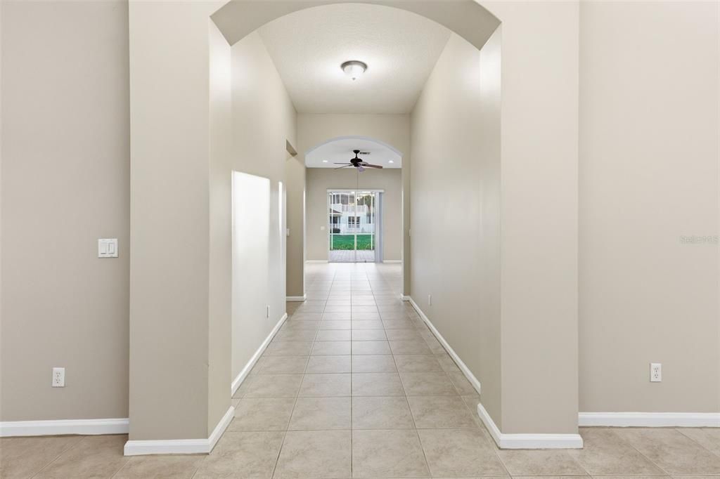 En Venta: $639,900 (5 camas, 3 baños, 2821 Pies cuadrados)