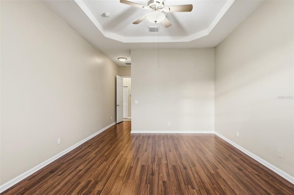 En Venta: $639,900 (5 camas, 3 baños, 2821 Pies cuadrados)