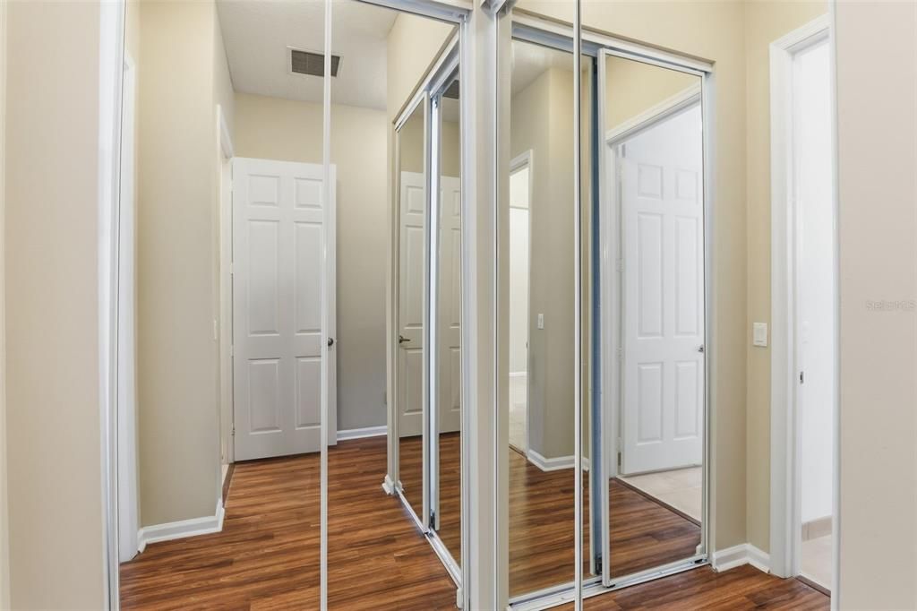 En Venta: $639,900 (5 camas, 3 baños, 2821 Pies cuadrados)