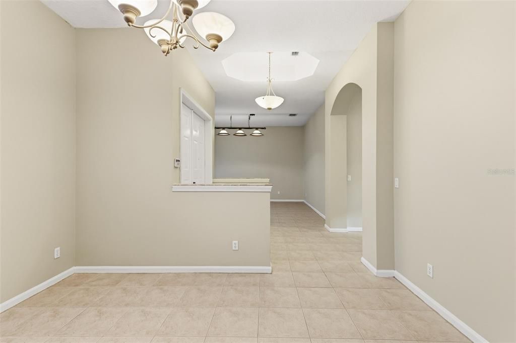 En Venta: $639,900 (5 camas, 3 baños, 2821 Pies cuadrados)