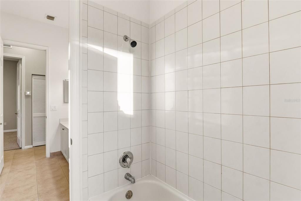 En Venta: $639,900 (5 camas, 3 baños, 2821 Pies cuadrados)