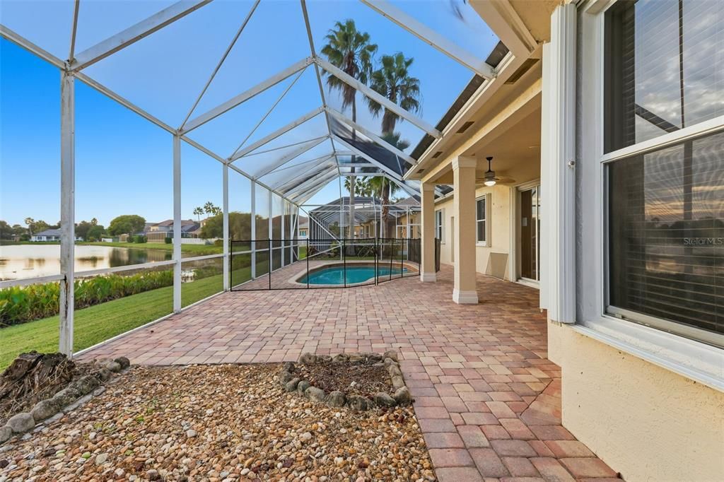 En Venta: $639,900 (5 camas, 3 baños, 2821 Pies cuadrados)