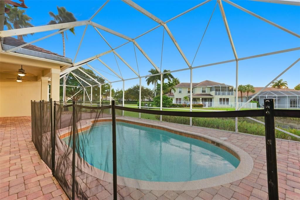 En Venta: $639,900 (5 camas, 3 baños, 2821 Pies cuadrados)