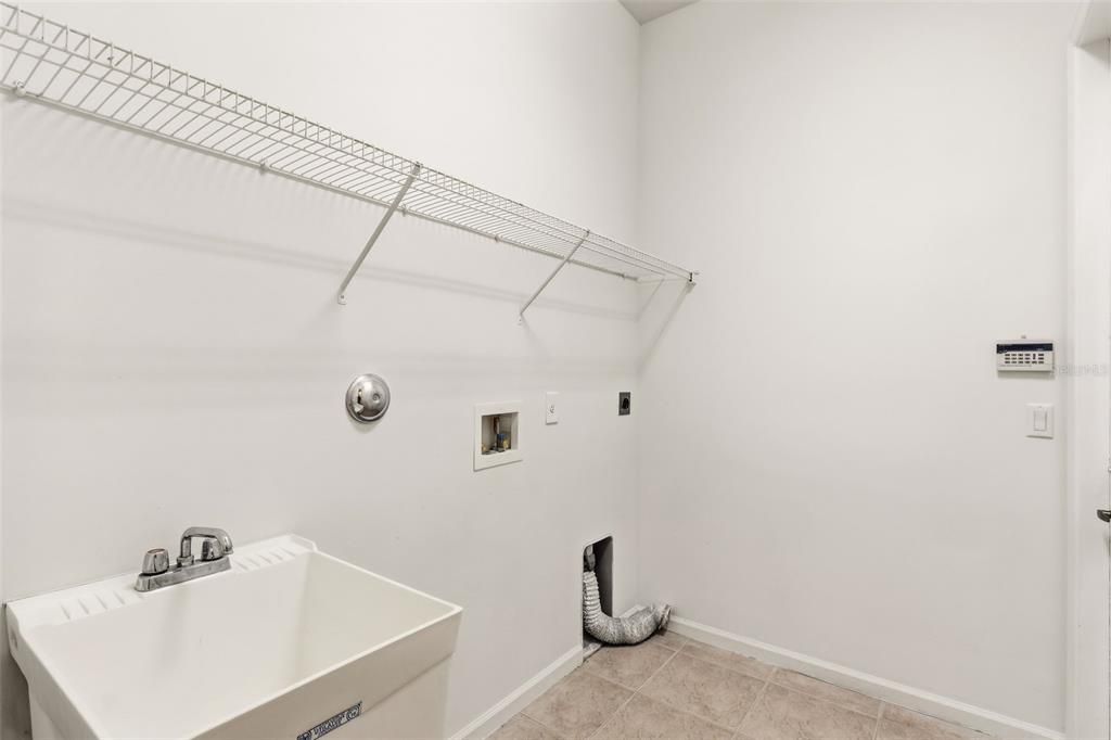 En Venta: $639,900 (5 camas, 3 baños, 2821 Pies cuadrados)