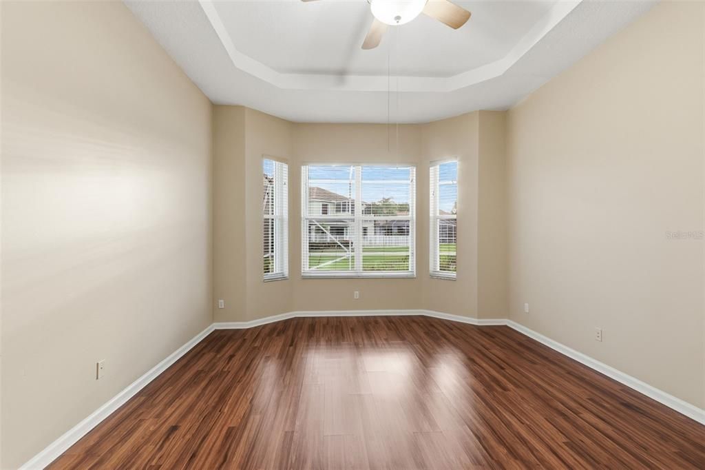 En Venta: $639,900 (5 camas, 3 baños, 2821 Pies cuadrados)