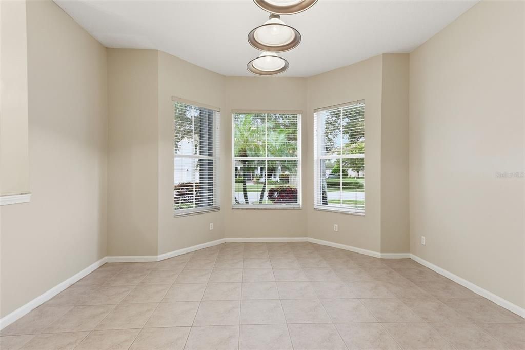 En Venta: $639,900 (5 camas, 3 baños, 2821 Pies cuadrados)