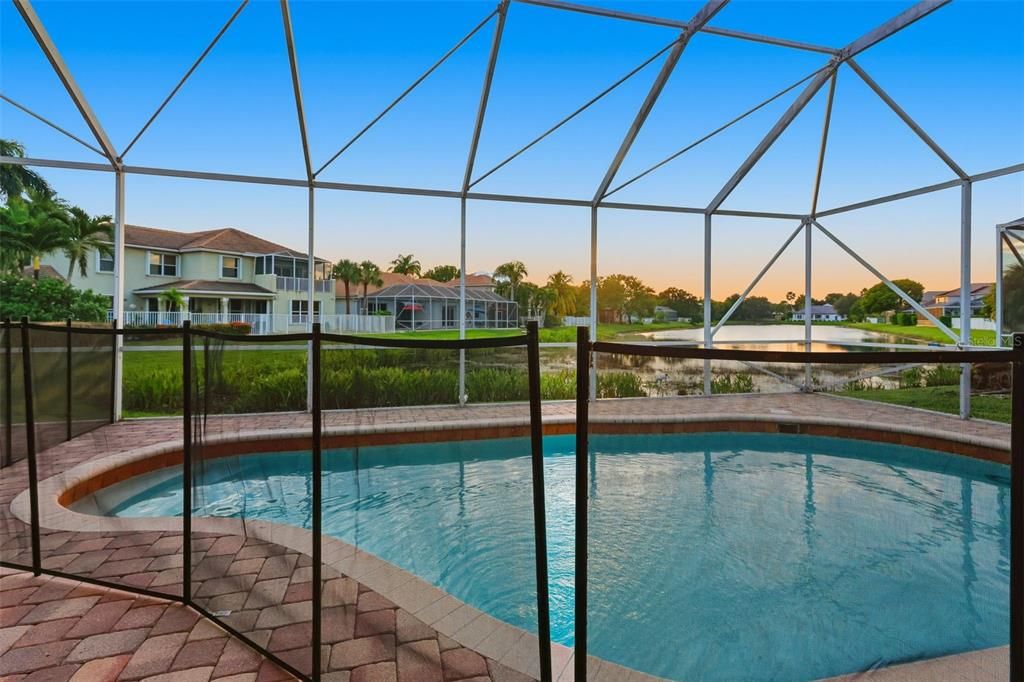 En Venta: $639,900 (5 camas, 3 baños, 2821 Pies cuadrados)