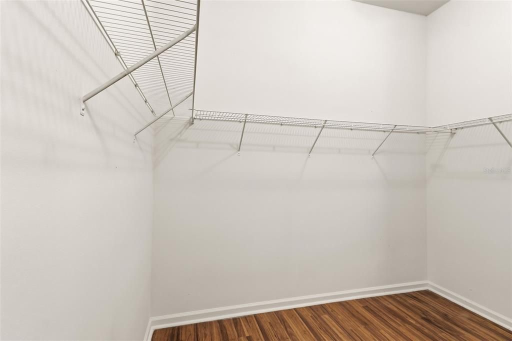 En Venta: $639,900 (5 camas, 3 baños, 2821 Pies cuadrados)