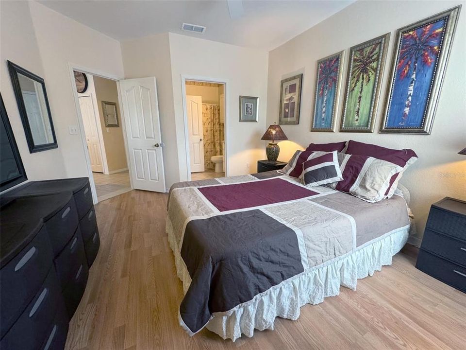 Под контрактом: $1,480 (2 спален, 2 ванн, 1110 Квадратных фут)