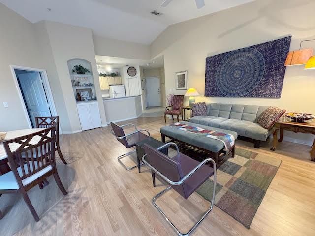 Под контрактом: $1,480 (2 спален, 2 ванн, 1110 Квадратных фут)