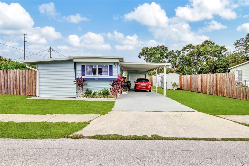 For Sale: $185,000 (2 beds, 1 baths, 744 Square Feet)