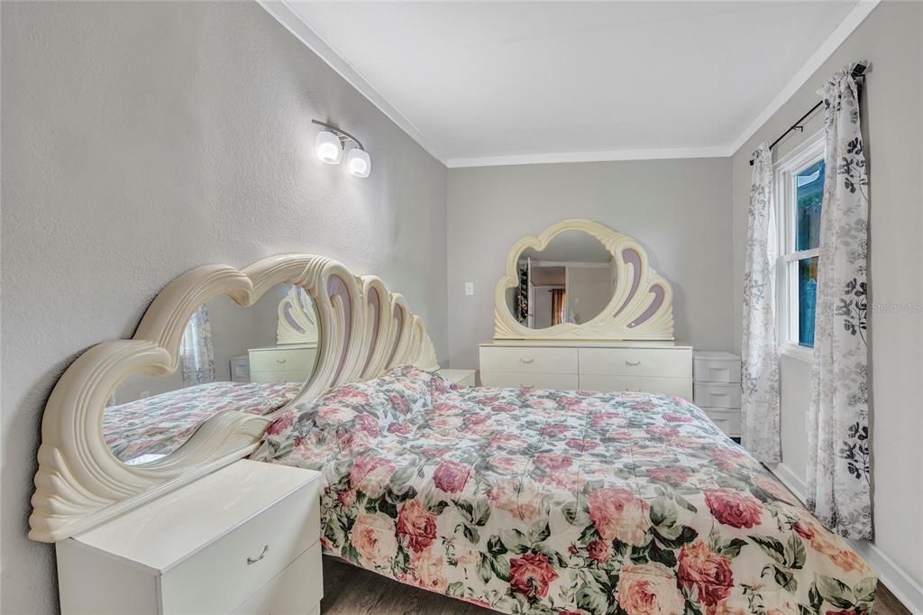 For Sale: $185,000 (2 beds, 1 baths, 744 Square Feet)