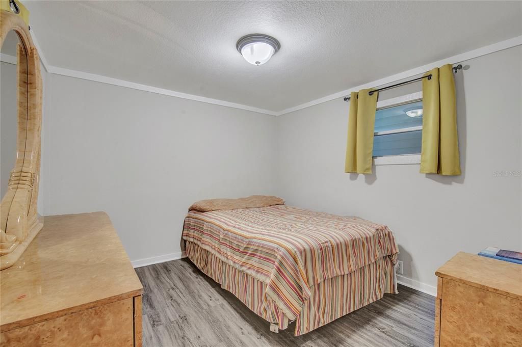 For Sale: $185,000 (2 beds, 1 baths, 744 Square Feet)