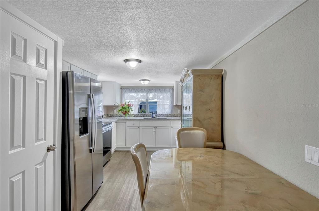 For Sale: $185,000 (2 beds, 1 baths, 744 Square Feet)