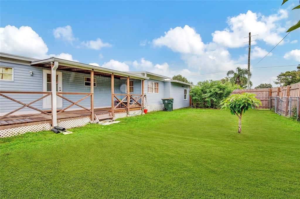 For Sale: $185,000 (2 beds, 1 baths, 744 Square Feet)