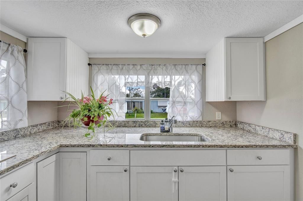 For Sale: $185,000 (2 beds, 1 baths, 744 Square Feet)