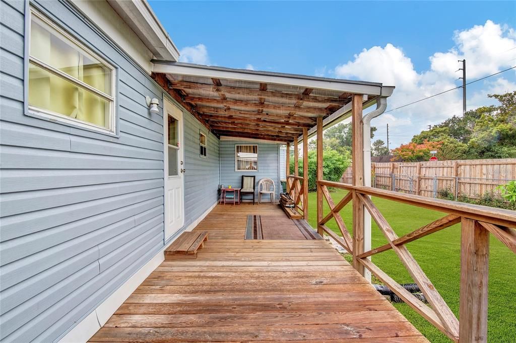 For Sale: $185,000 (2 beds, 1 baths, 744 Square Feet)