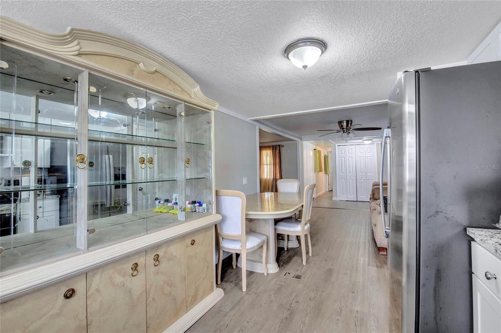 For Sale: $185,000 (2 beds, 1 baths, 744 Square Feet)