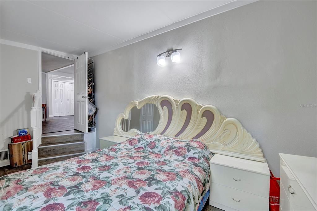 For Sale: $185,000 (2 beds, 1 baths, 744 Square Feet)