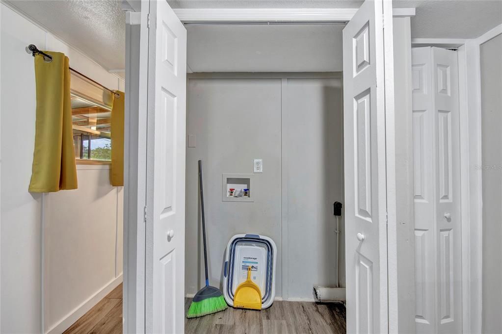 For Sale: $185,000 (2 beds, 1 baths, 744 Square Feet)